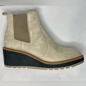 CECELIA NEW YORK Gemma suede pull on Ankle Boots, bone/brown, EUC, 7